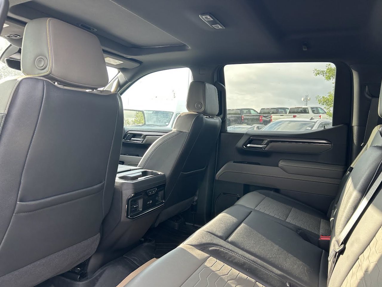 2025 Chevrolet Silverado 1500 4WD Crew Cab 147 ZR2 White Sherwood Park - photo #5