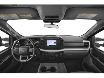 Ford Super Duty F-350 à roues arrière simples XLT
