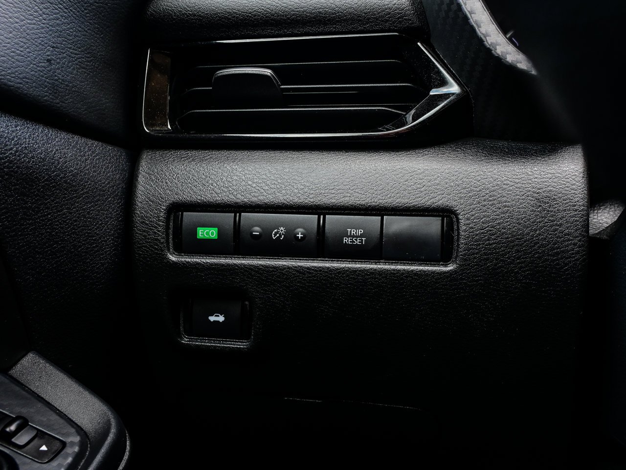 2024 Nissan Sentra SV CVT White Sherwood Park - photo #18