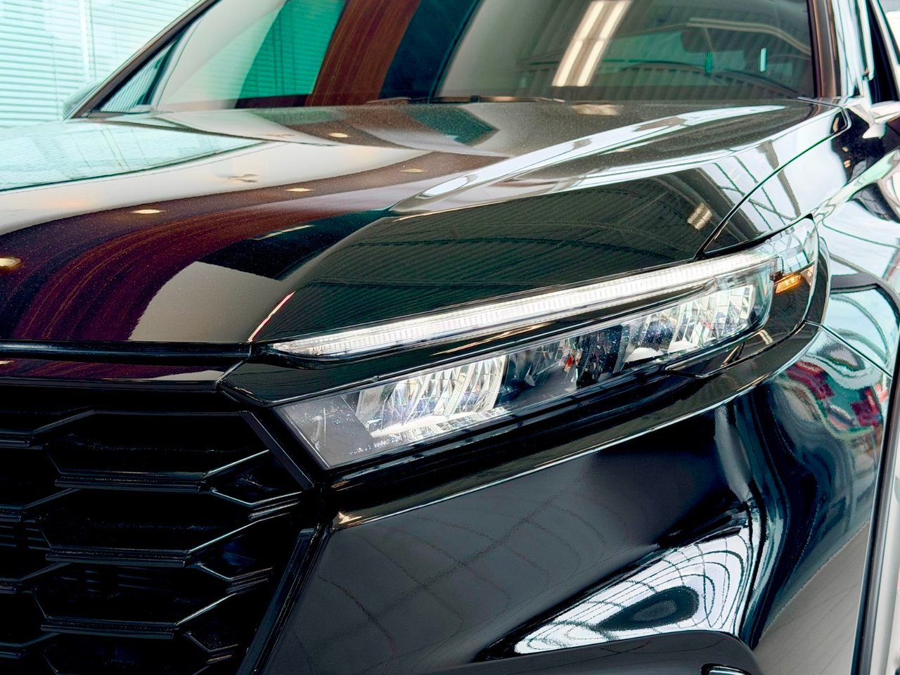 2026 Honda CR-V Hybrid Black Notre-Dame-des-Prairies - photo #2