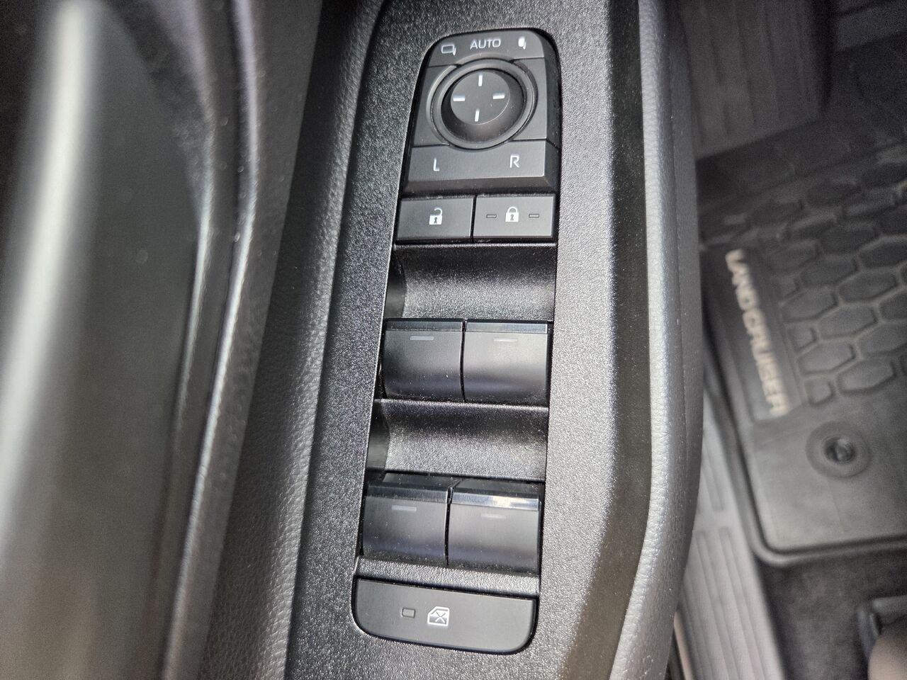 2025 Toyota LAND CRUISER Black Mont-Laurier - photo #25