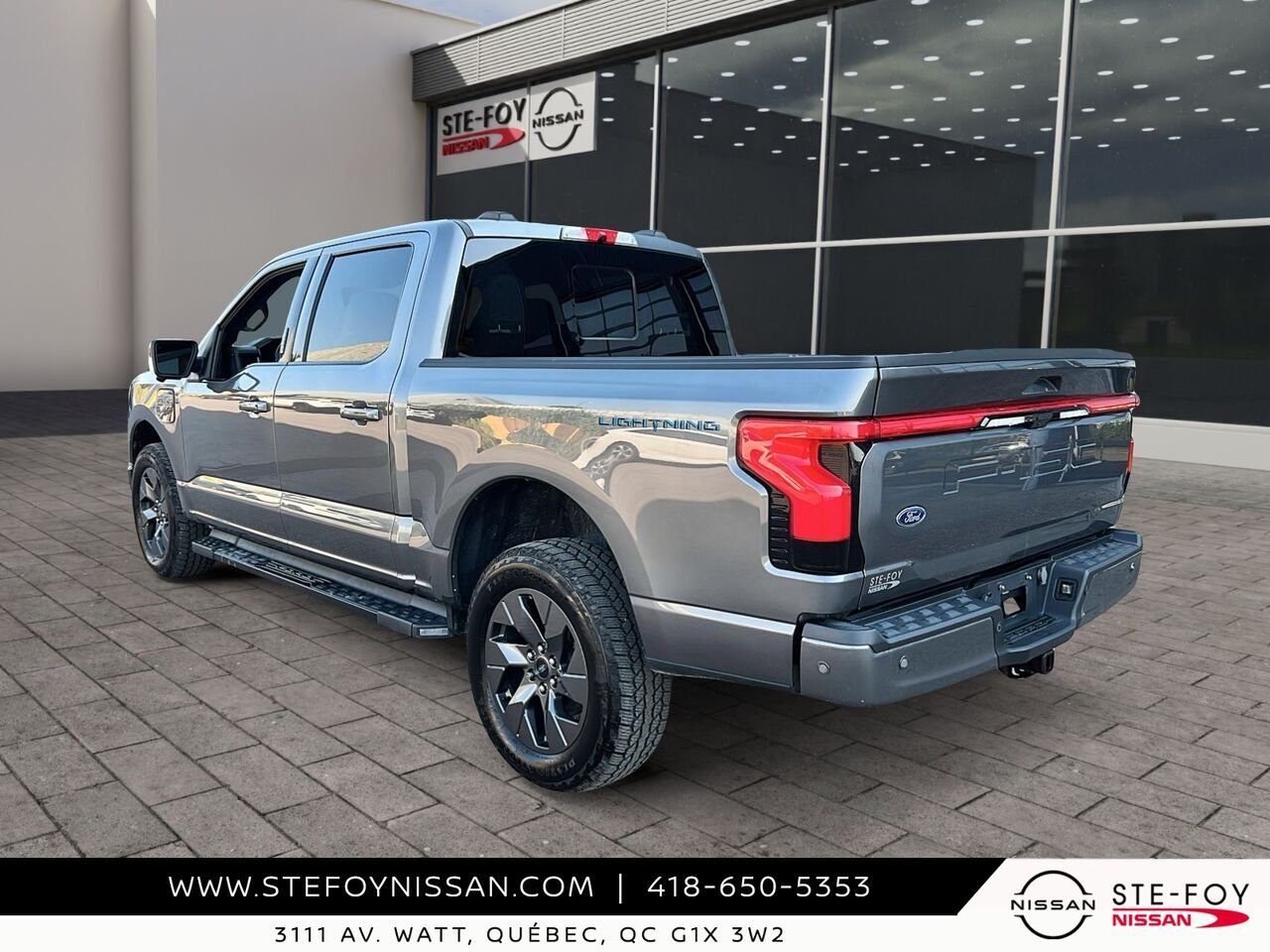 2023 Ford F-150 Lightning LARIAT STANDARD RANGE Grey Ste-Foy - photo #3