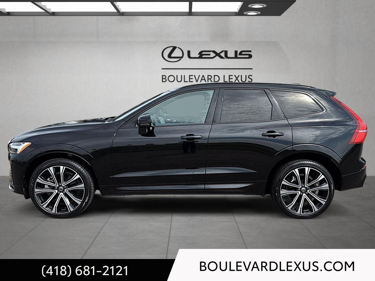 2022 Volvo XC60 19661A | B6 R-Design TI Black Quebec - photo #5