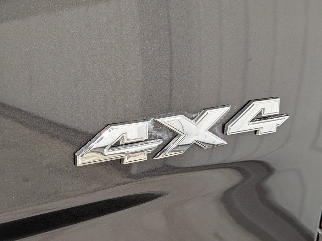 Ram 1500 Classic SLT 4x4 Crew Cab 5'7" Box 2023 Gris Val-David - photo #33
