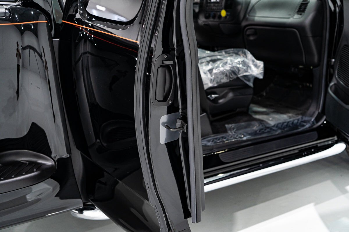 2000 Ford F-150 Harley Davidson Edition In Delivery Packaging Black Montreal - photo #98