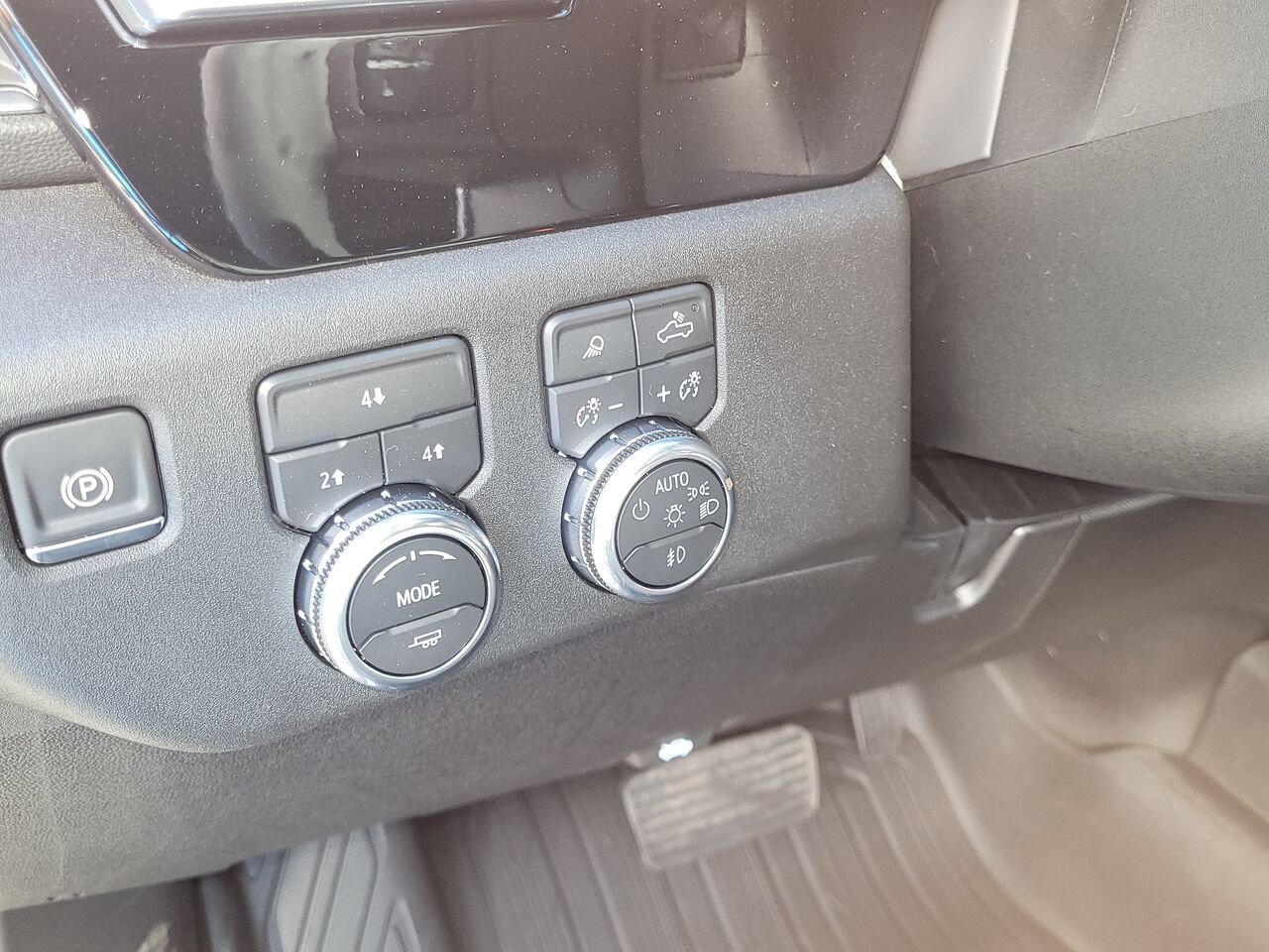 GMC Sierra 2500HD SLE cabine multiplace 4RM 159 po 2026 NOIR ONYX Thetford Mines - photo #11