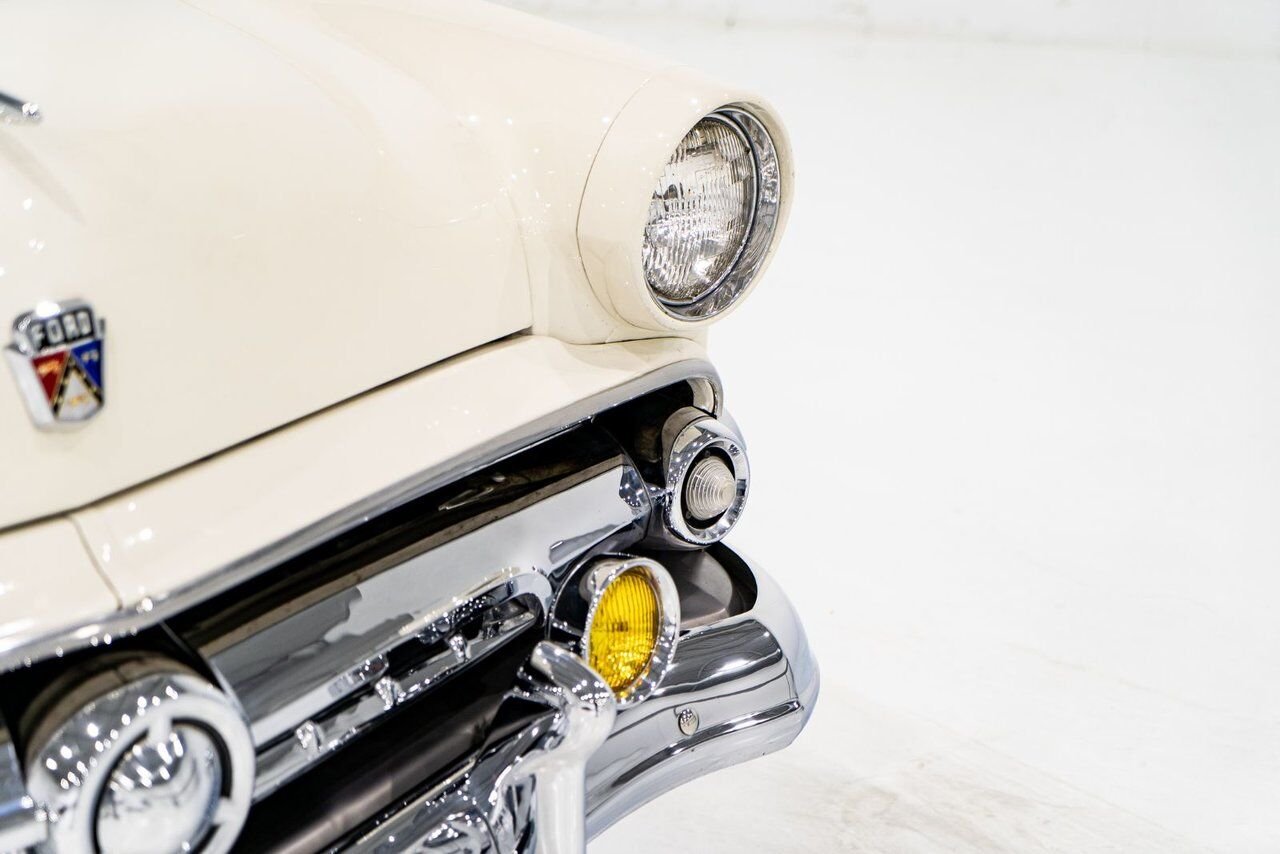 1954 Ford Crestline Skyliner rare glass top long term ownership White Montreal - photo #43