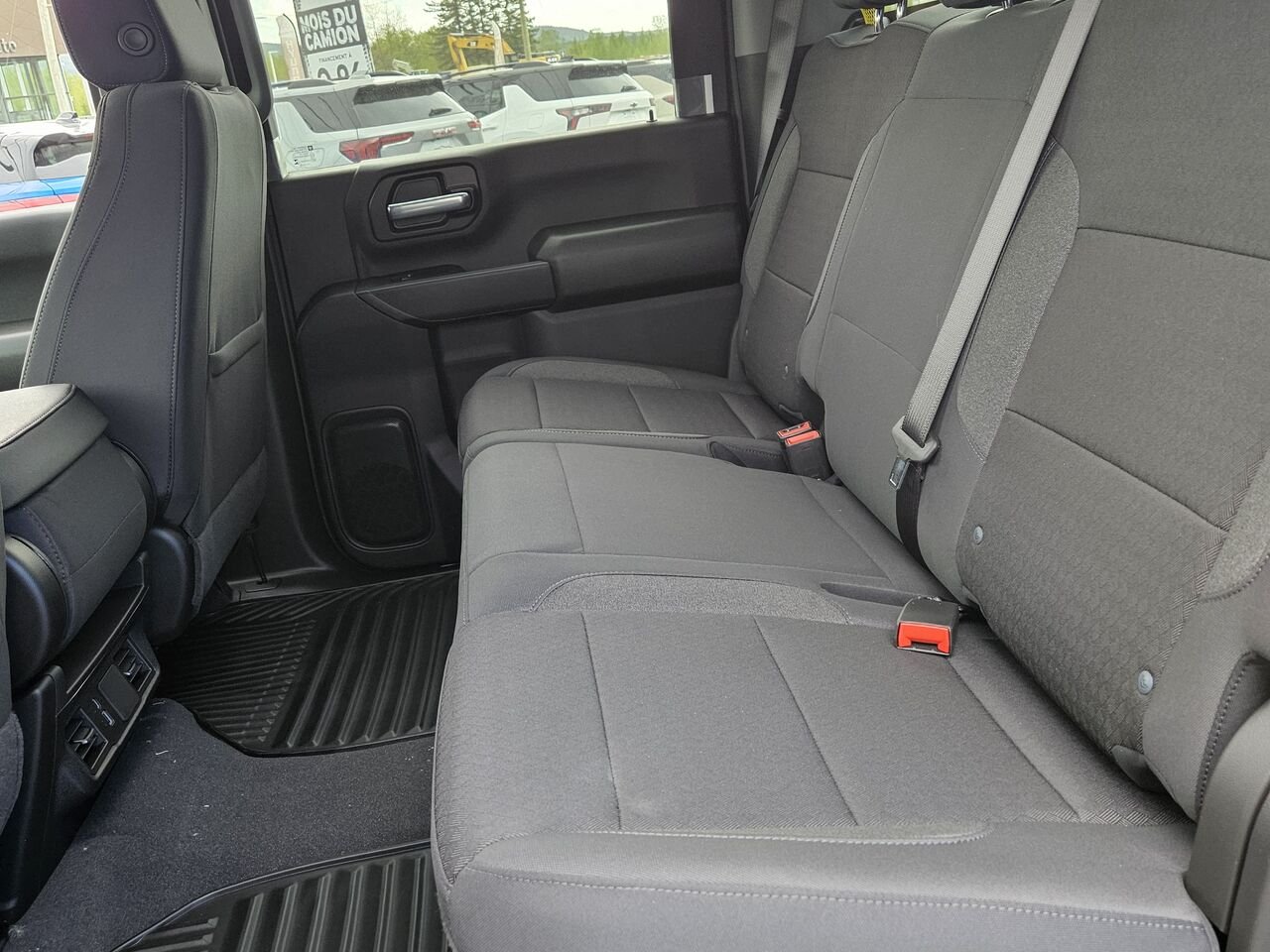 Chevrolet Silverado 2500HD Custom cabine multiplace 4RM 159 po 2026 NOIR Thetford Mines - photo #13