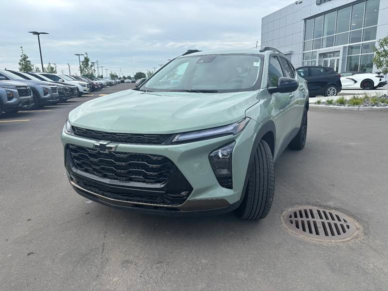 2025 Chevrolet Trax FWD 4dr ACTIV Green Sherwood Park - photo #2