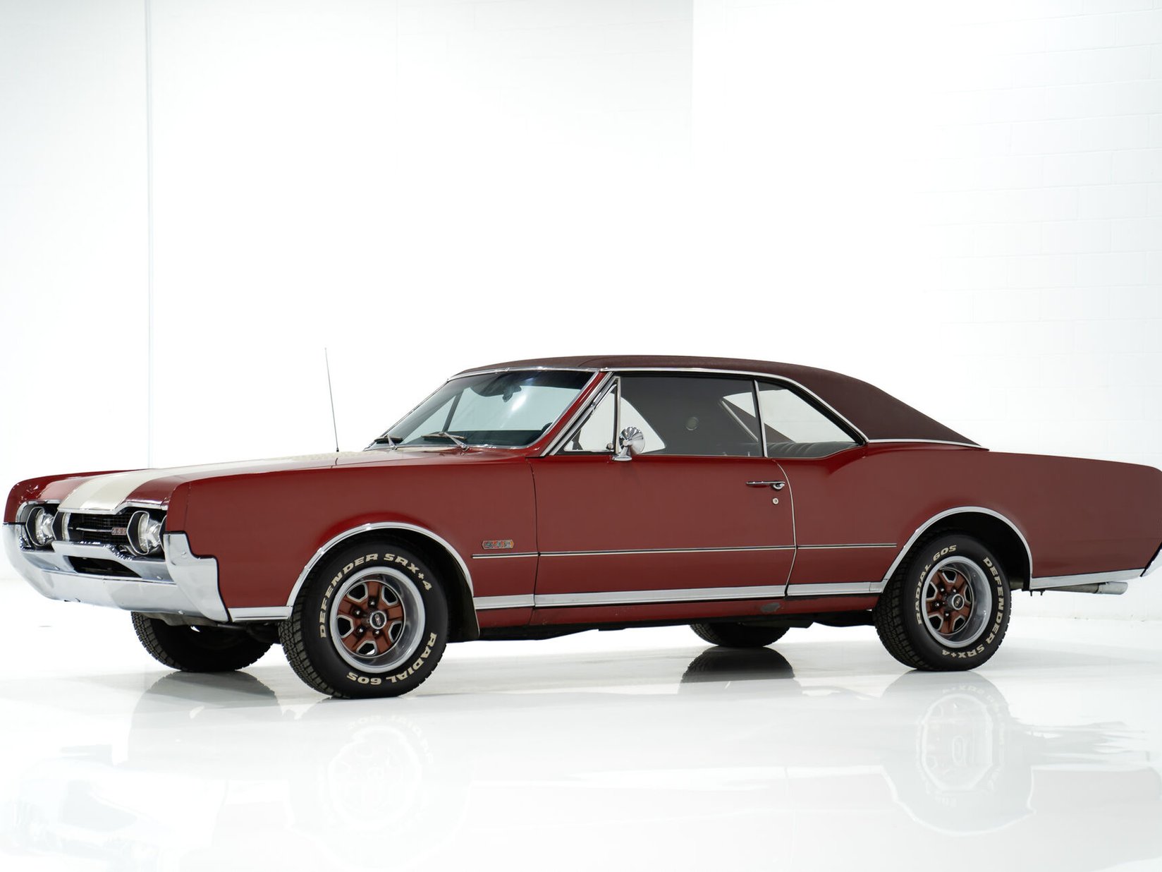 Oldsmobile Cutlass 442 *PRIX EN USD* Numéros entièrement Matching Non restaurée Repeinte une seule fois 1967 Rouge Montréal - photo #23