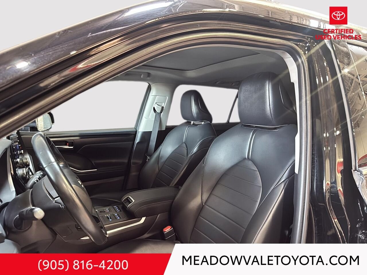 2021 Toyota Highlander One Owner, Clean Car Fax, Power Sunroof, Power Trunk, Power Seat, SofTex Leather Midnight Black Metallic Mississauga - photo #8