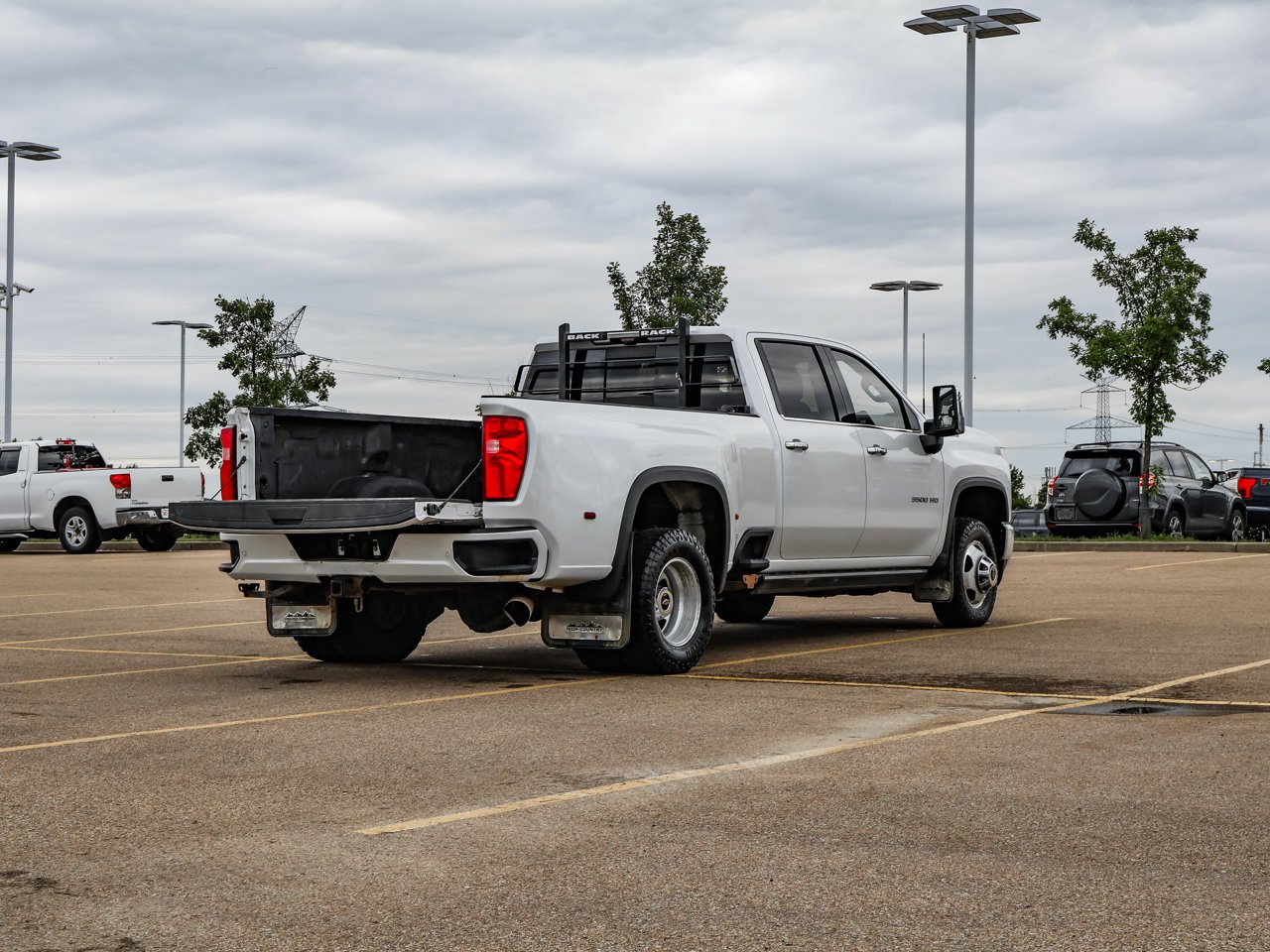 2021 Chevrolet Silverado 3500HD 4WD Crew Cab 172 High Country White Sherwood Park - photo #7