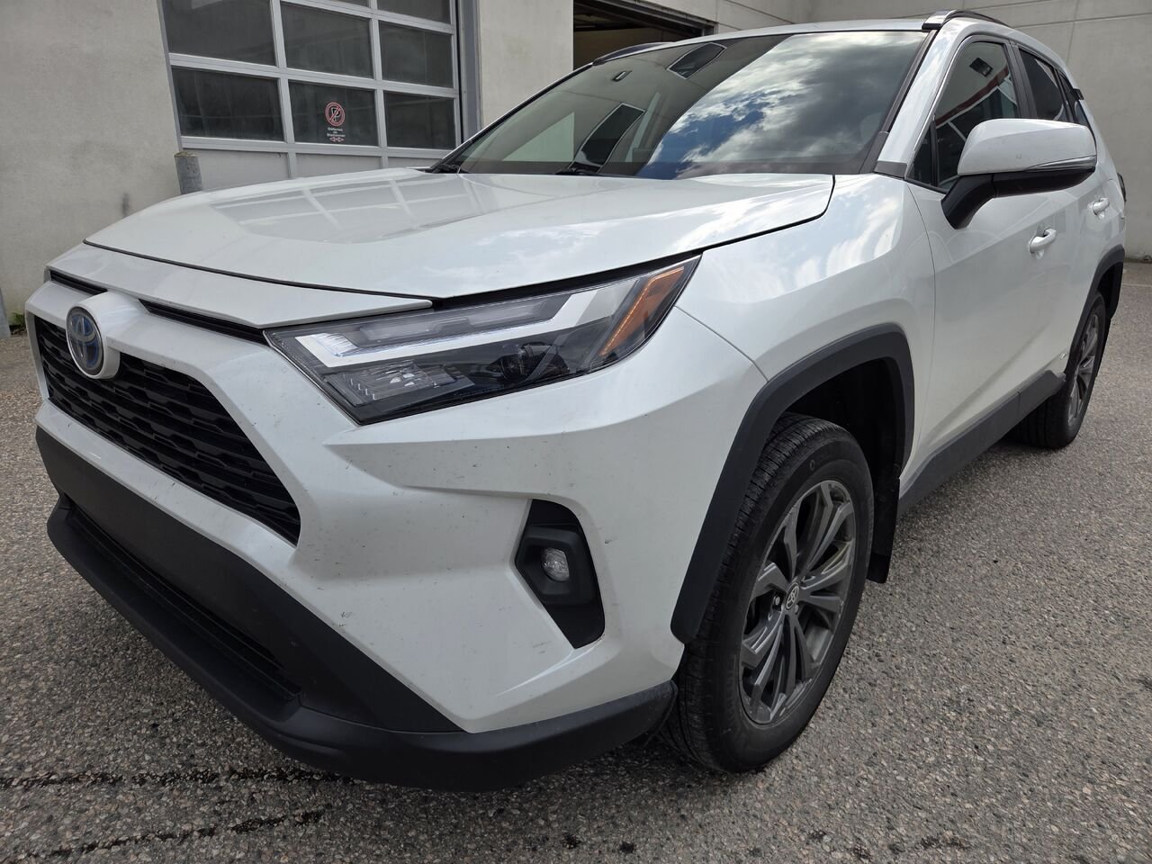 2023 Toyota RAV4 White Mont-Laurier - photo #0