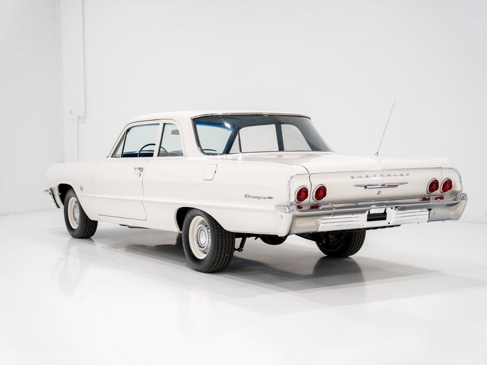 1964 Chevrolet Biscayne Matching 409 / 425HP Transmission 4 Vitesse Complètement Entièrement restauré **PRIX EN USD** White Montreal - photo #31