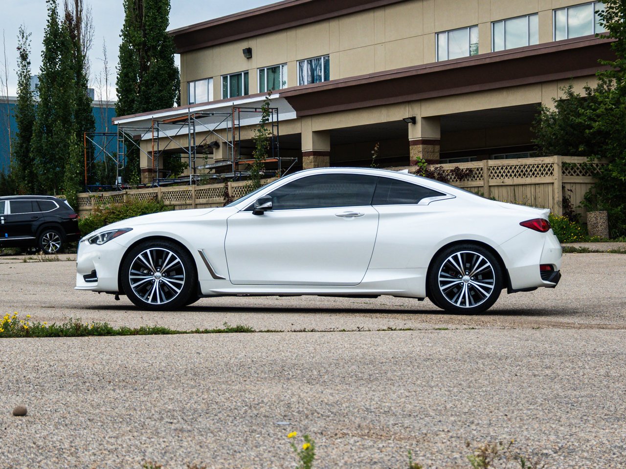 2017 INFINITI Q60 2dr Cpe 3.0t White Sherwood Park - photo #9