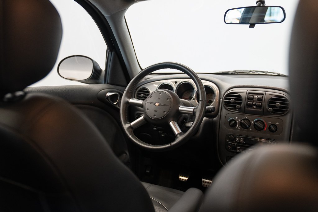 2004 Chrysler PT Cruiser Black Montreal - photo #13