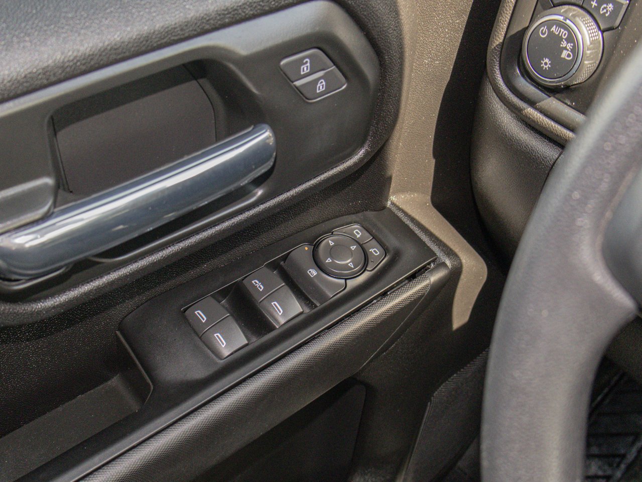 2025 Chevrolet Silverado 2500HD 4WD Crew Cab 159 Custom White Sherwood Park - photo #19