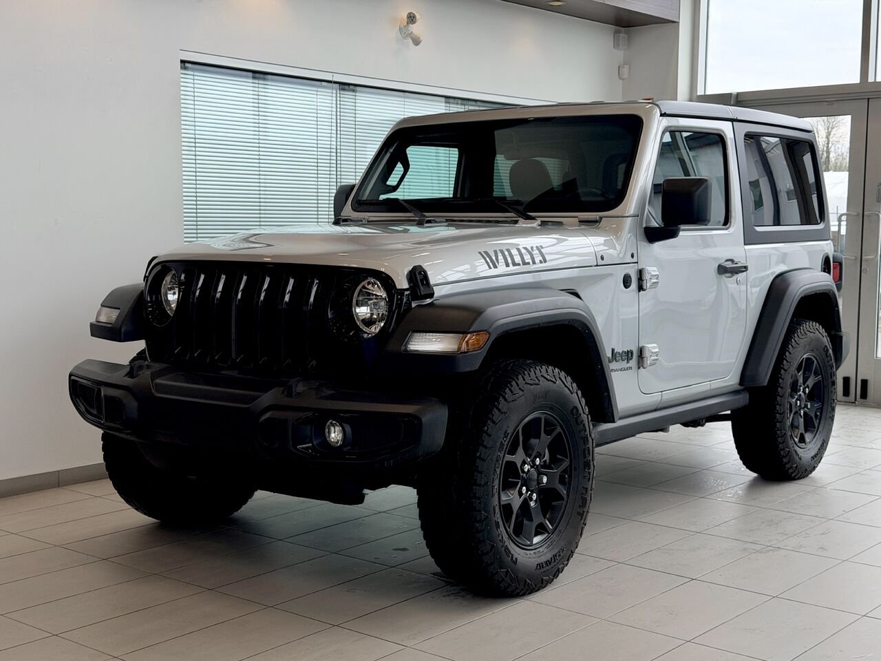 Jeep Wrangler 2022 Argent Notre-Dame-des-Prairies - photo #1