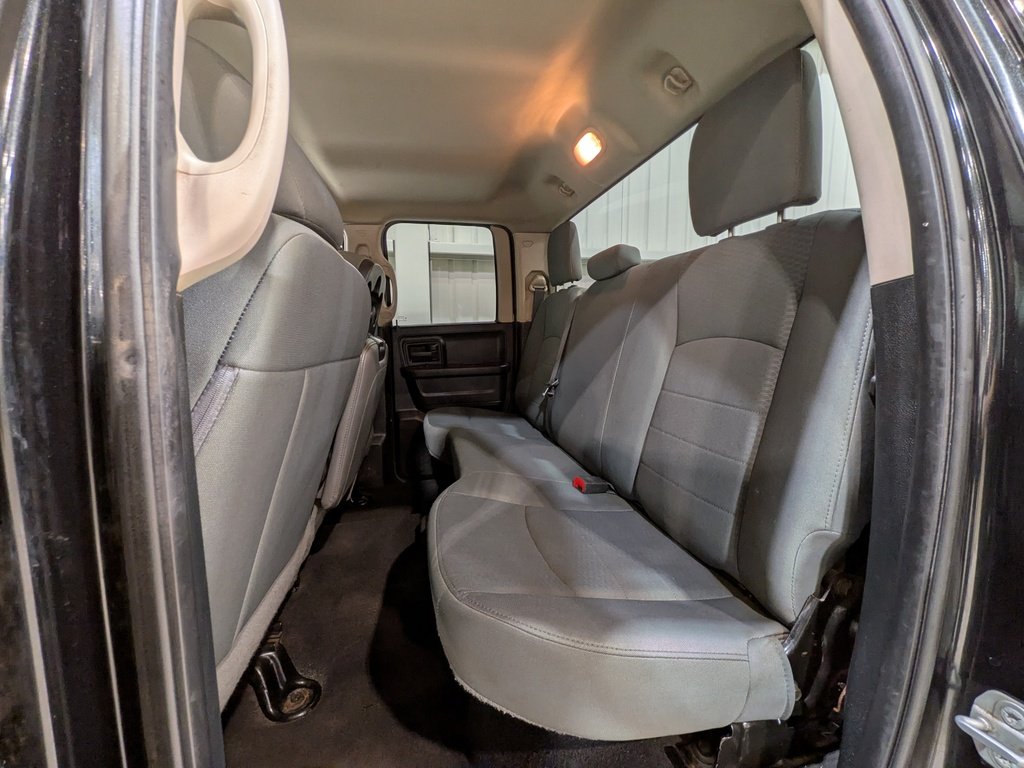 Ram 1500 Express 4x4 Quad Cab 6'4" Box *Ltd Avail* 2018 Noir Val-David - photo #11