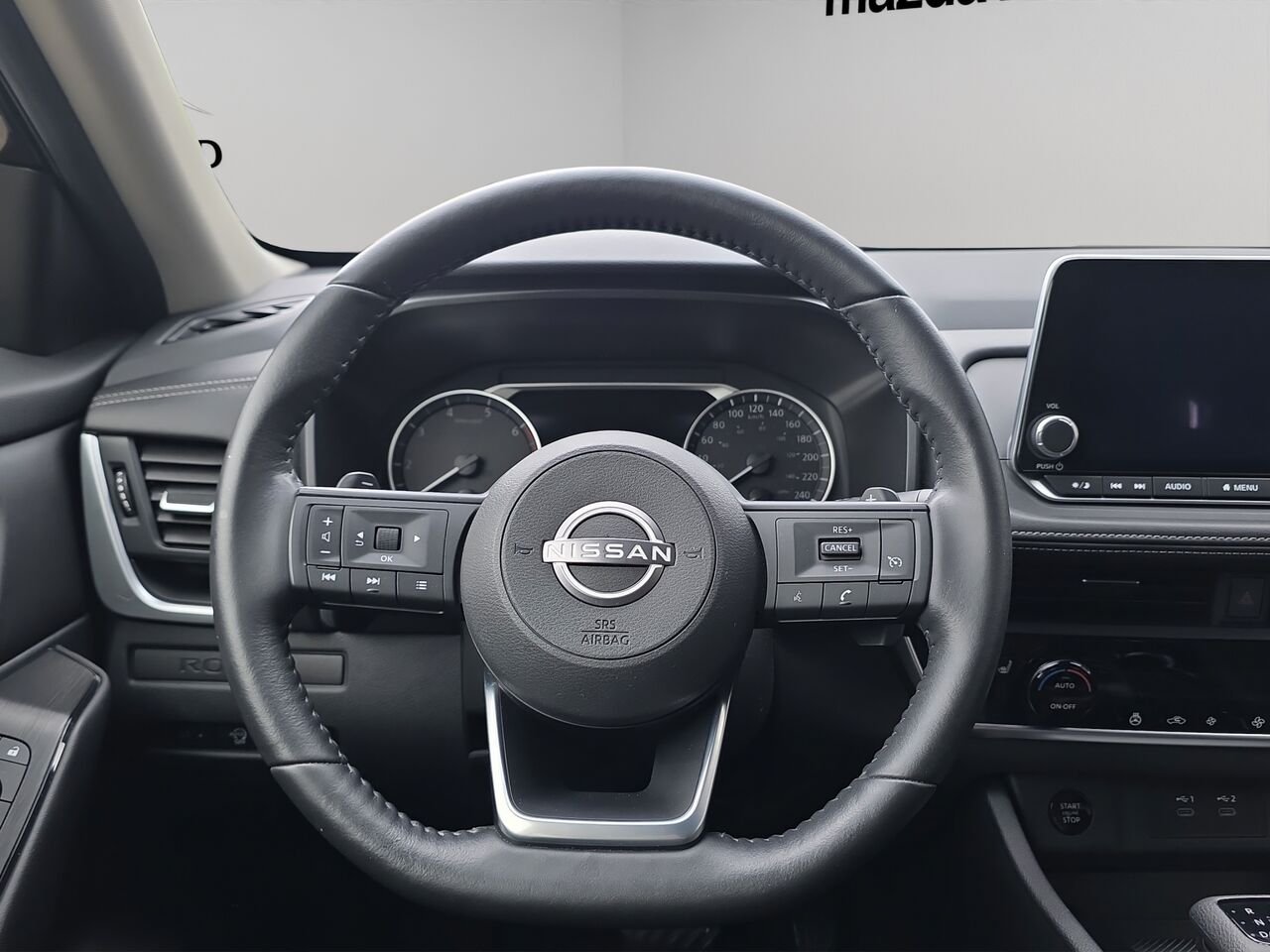 Nissan Rogue S TI AWD, Cruise control, Sièges chauffant, écran tactile 2024 Noir Val-David - photo #8