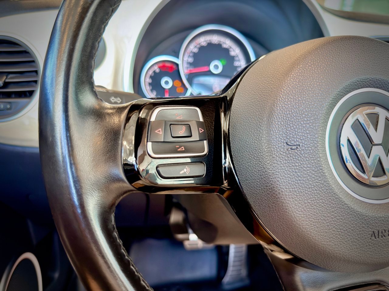 Volkswagen Beetle Convertible 2019 Bleu Notre-Dame-des-Prairies - photo #18