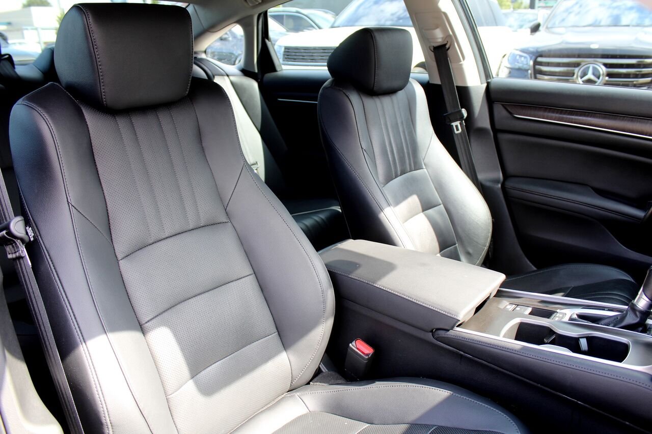 Honda Berline Accord VIN: 1HGCV1F94KA800468 2019 Noir Sainte-Rose - photo #8