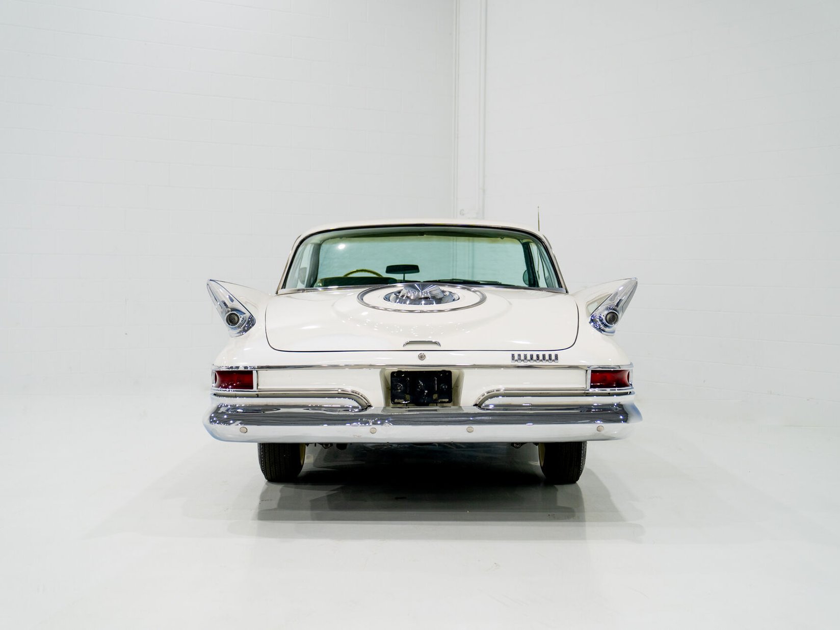 1961 Chrysler Windsor White Montreal - photo #5