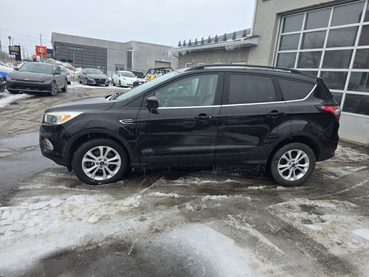 2018 Ford Escape Black  - photo #2
