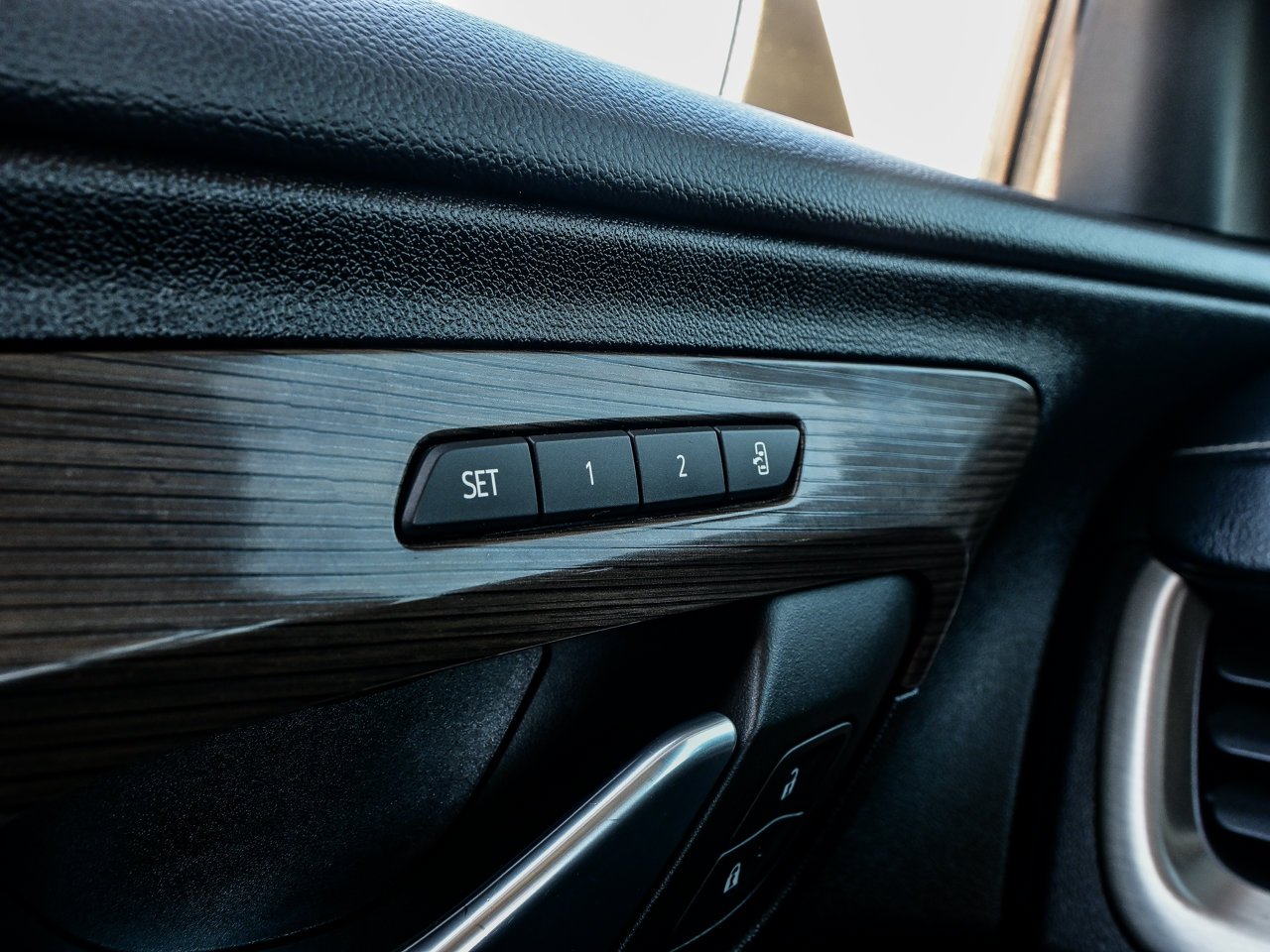 2022 GMC Terrain AWD 4dr Denali White Sherwood Park - photo #19