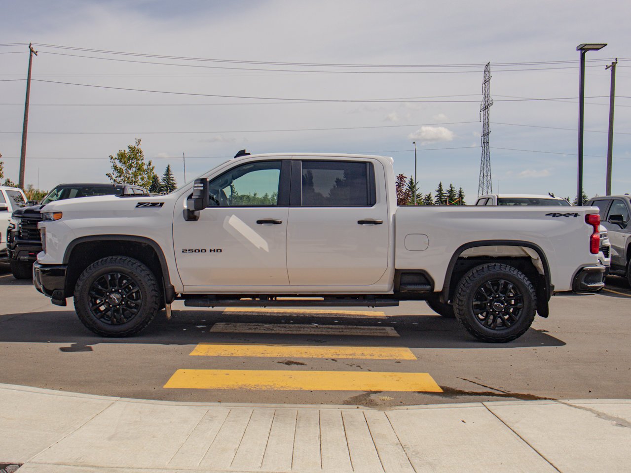 2025 Chevrolet Silverado 2500HD 4WD Crew Cab 159 Custom White Sherwood Park - photo #6