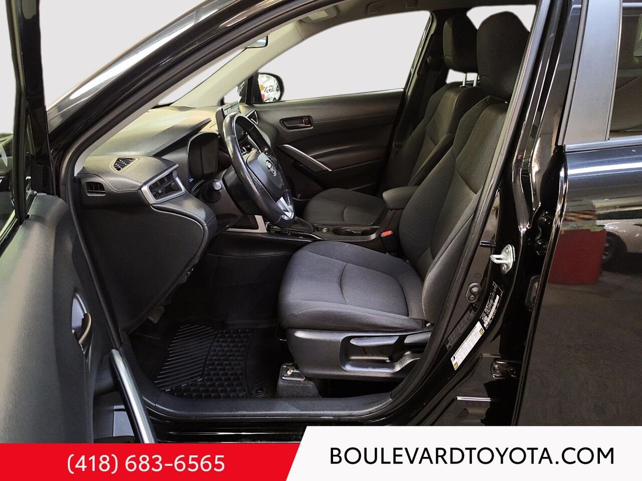 Toyota Corolla Cross 99449C-89 | LE 2022 Noir Québec - photo #8