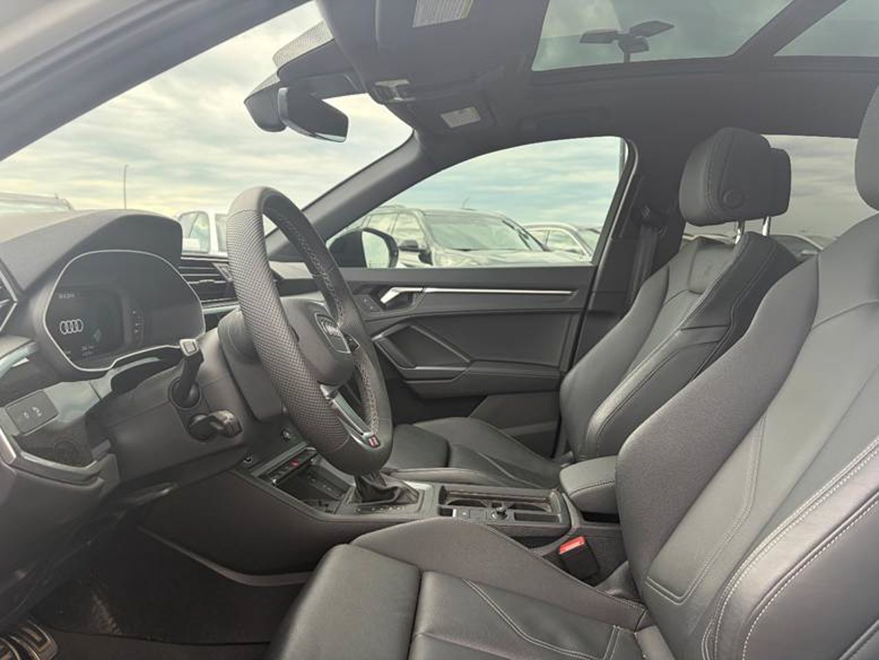 2025 Audi Q3 Progressiv 45 TFSI quattro White Sherwood Park - photo #5