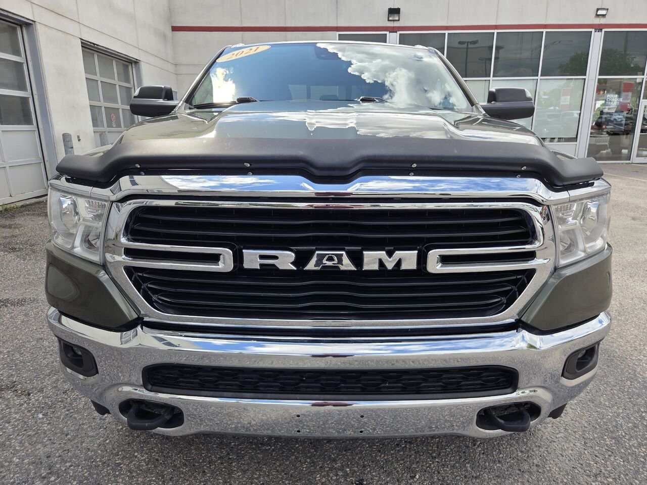 2021 RAM 1500 06N5 VERT Mont-Laurier - photo #2