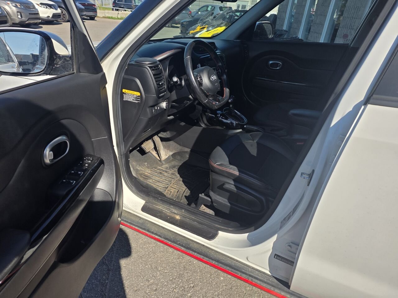 2018 Kia Soul White  - photo #9