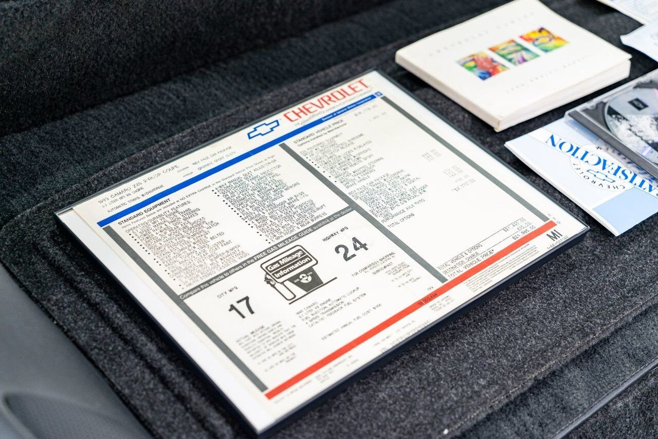 1993 Chevrolet CAMARO Z28 PRIX EN USD | Pace Car with only 957km (595mi) with original window sticker Black Montreal - photo #75