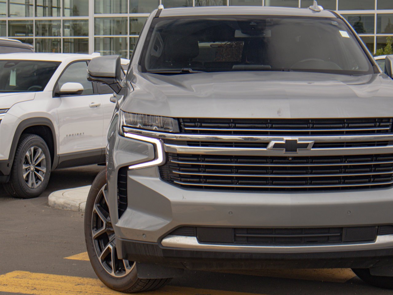 2023 Chevrolet Tahoe 4WD 4dr LT Grey Sherwood Park - photo #4