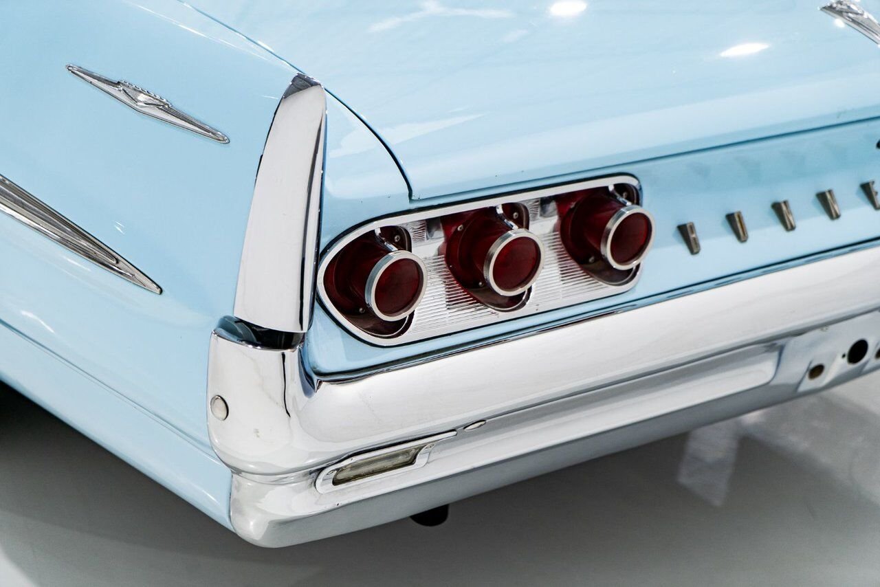 Pontiac Bonneville **PRIX EN USD**C8 Suffix 389cu.in. TriPower 4 Speed 1961 Bleu Montréal - photo #4