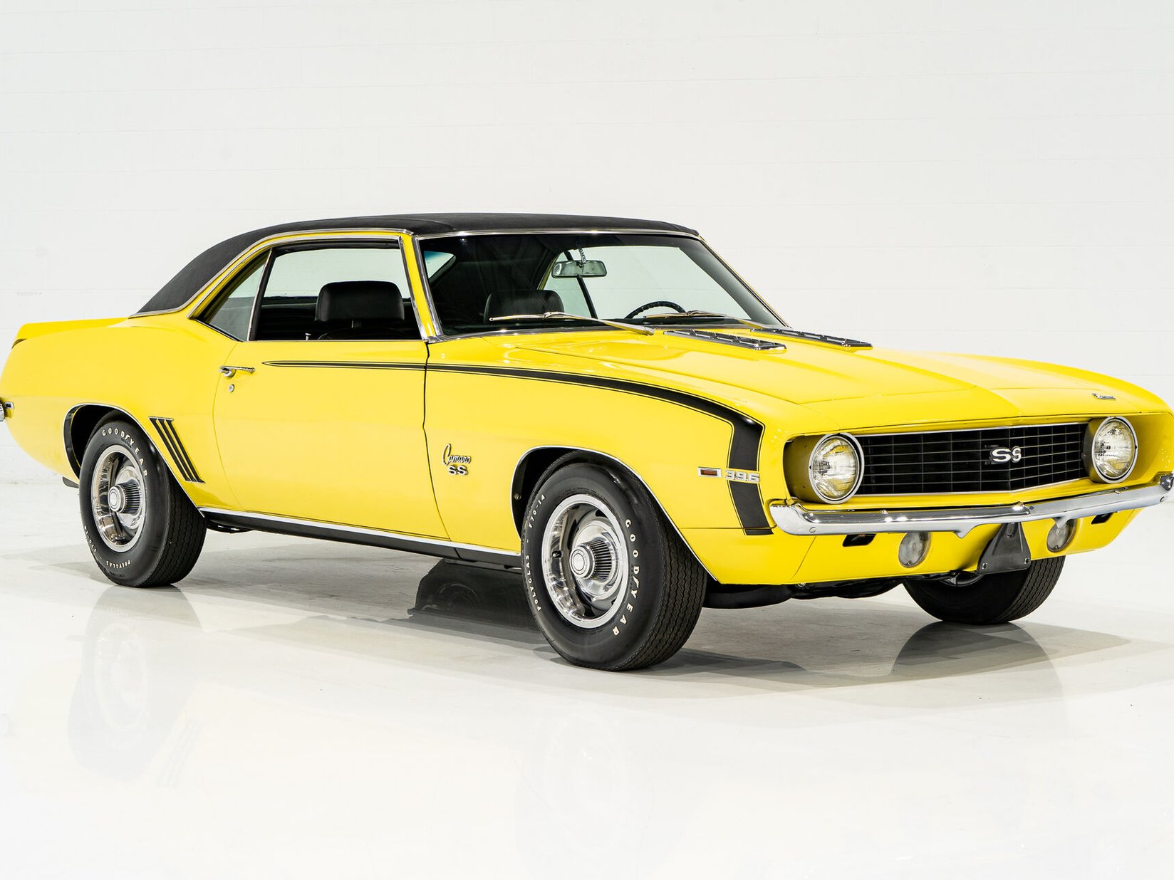 1969 Chevrolet Camaro SS **PRIX EN USD** With factory A/C Yellow Montreal - photo #1