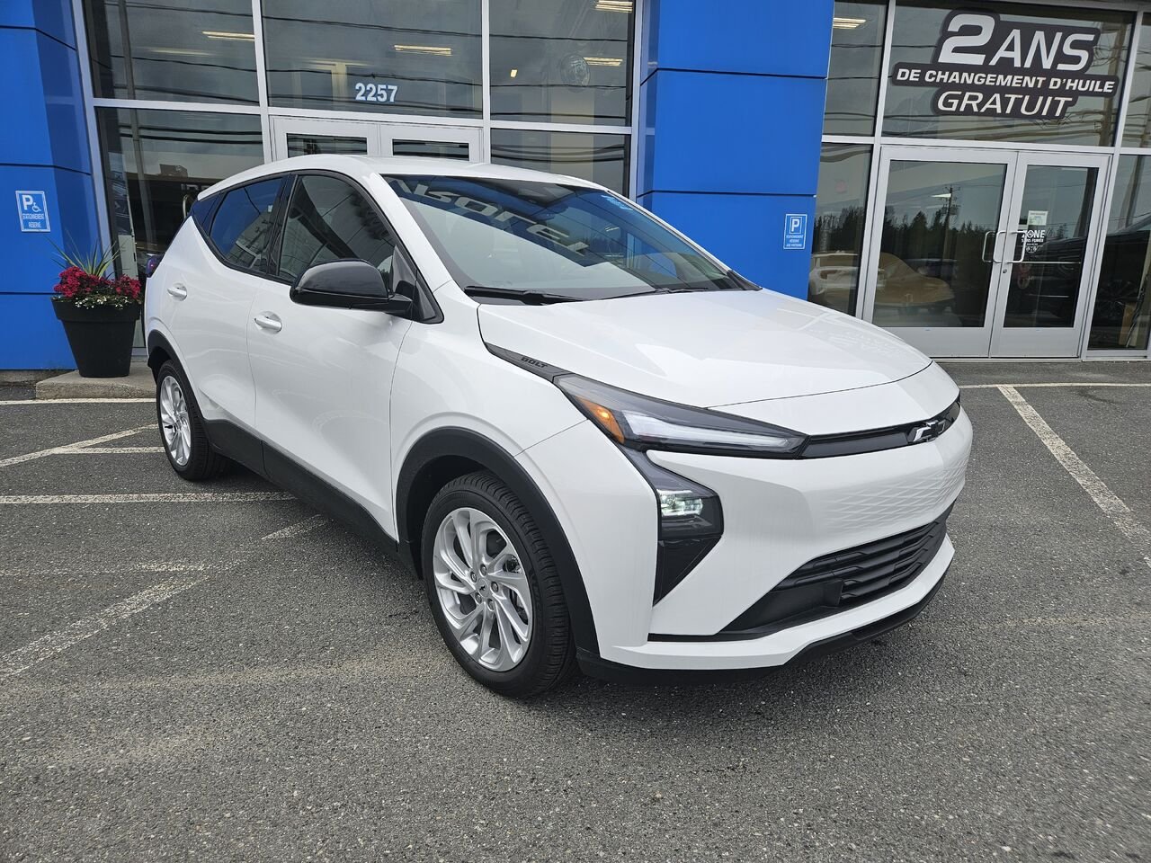 Chevrolet Bolt Traction avant 4 portes LT 2027 Blanc sommet Thetford Mines - photo #1