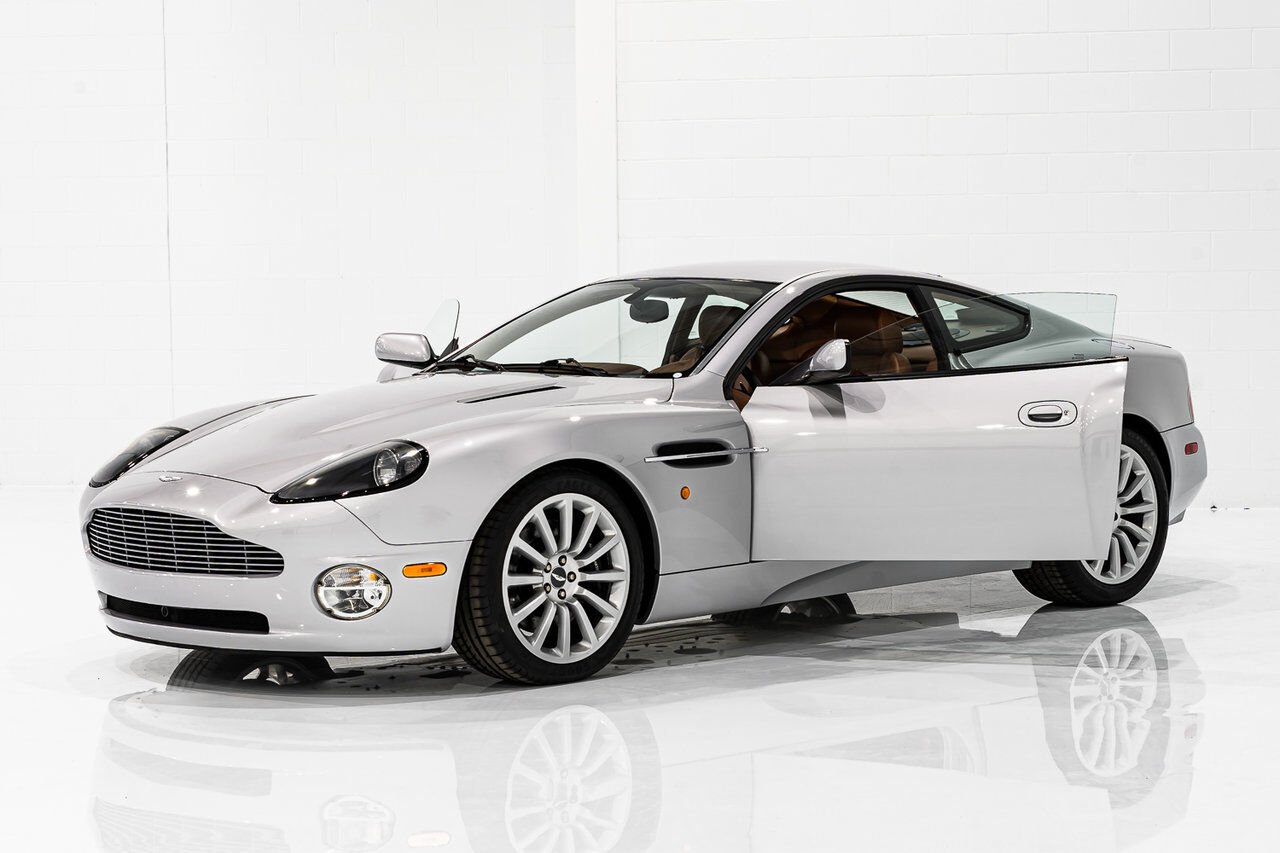 Aston Martin Vanquish PRIX EN USD | ORIGINAL MSRP OF $225,000 USD - FACTORY UPGRADE TO VANQUISH S TRANSMISSION 2003 Gris Montréal - photo #45