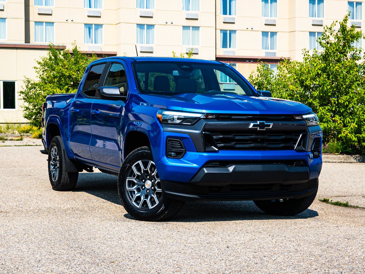 2024 Chevrolet Colorado 4WD Crew Cab LT Blue Sherwood Park - photo #1