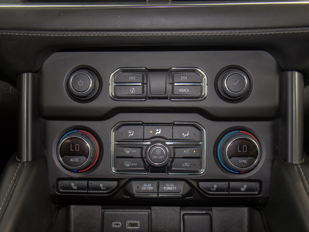 2023 Chevrolet Suburban 4WD 4dr LT Black Sherwood Park - photo #31
