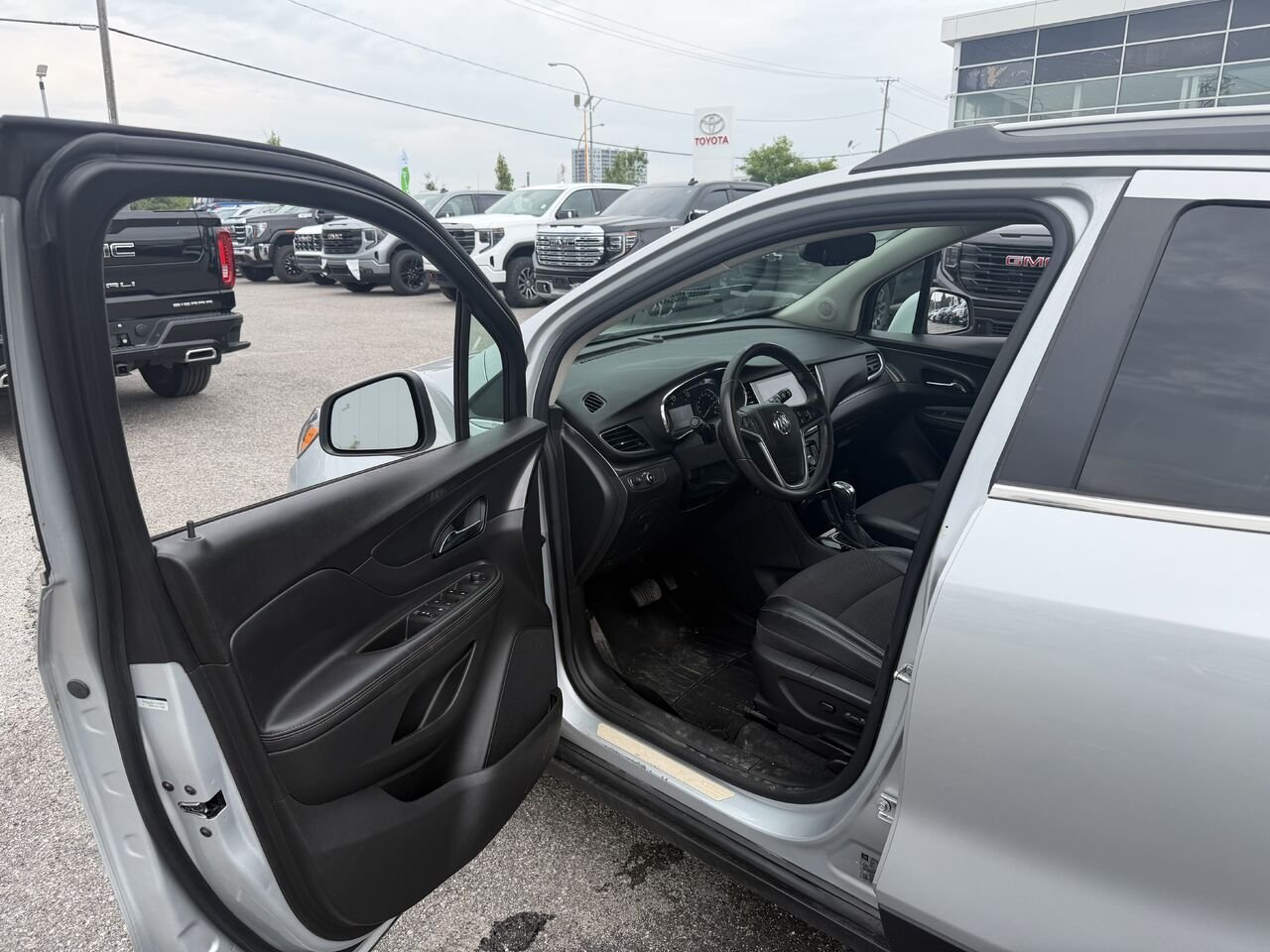 BUICK ENCORE PREFERRED Privilégiée 4 portes TA 2021 Argent Ottawa & Gatineau - photo #1