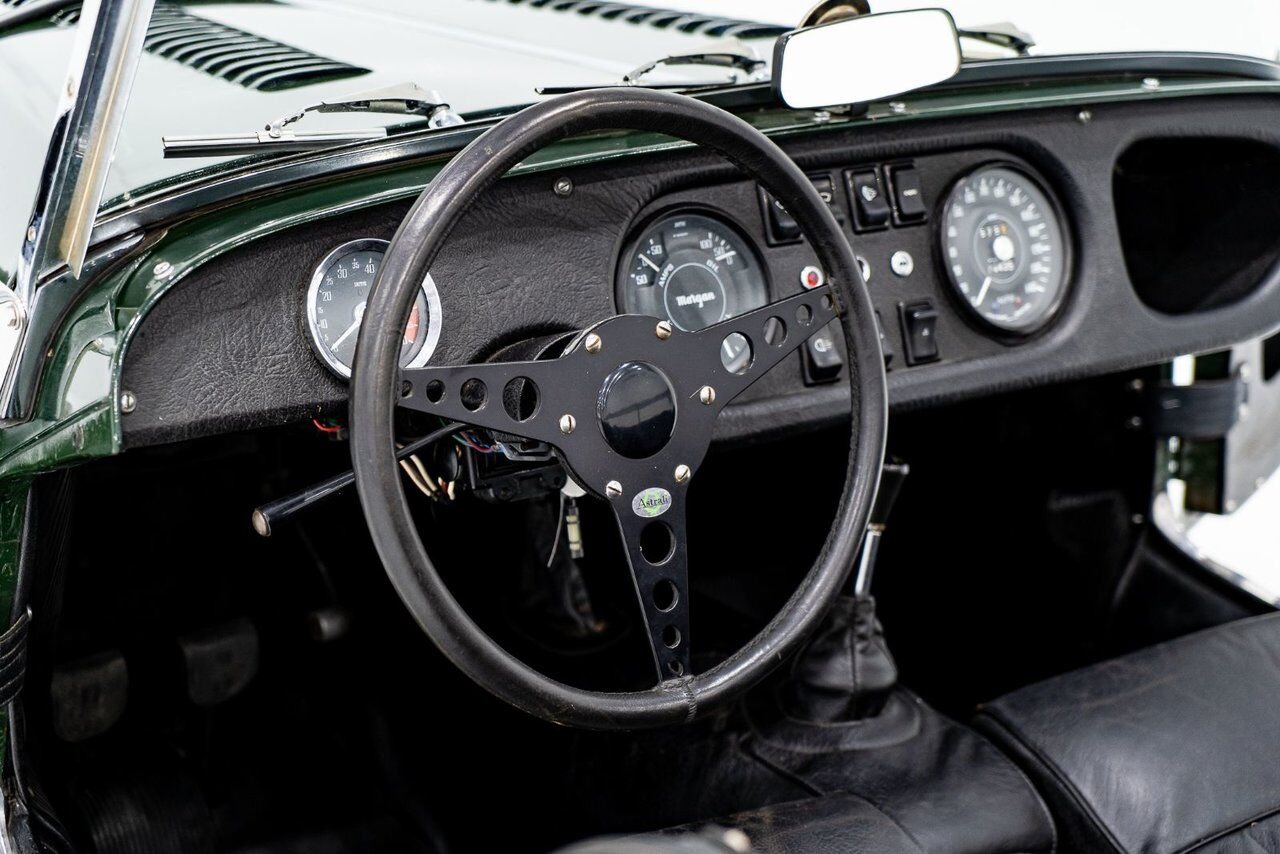 1970 Morgan Plus 8 Unrestored with only 7137km (4435miles) | PRIX EN USD Green Montreal - photo #13