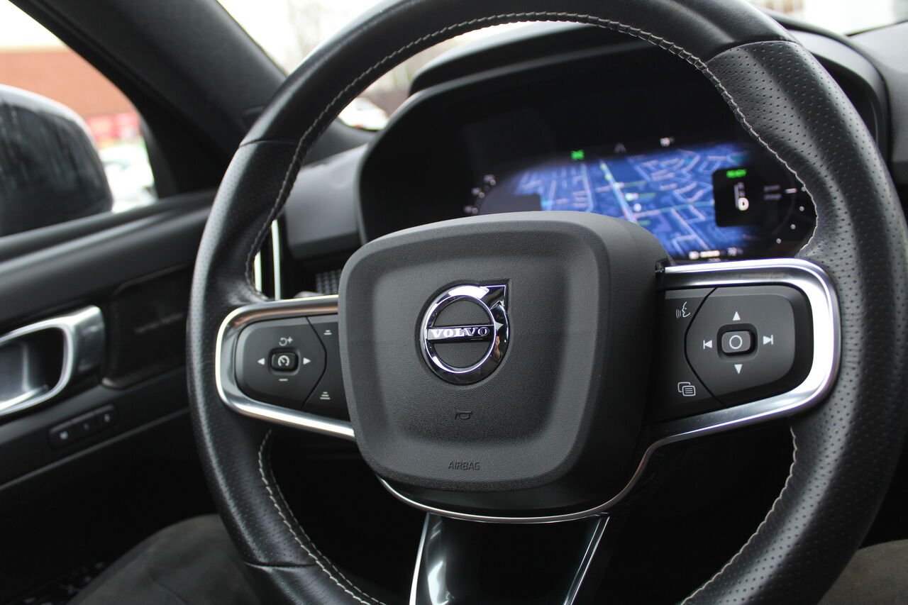 Volvo XC40 VIN: YV4ED3UR6M2546734 2021 Noir Sainte-Rose - photo #13