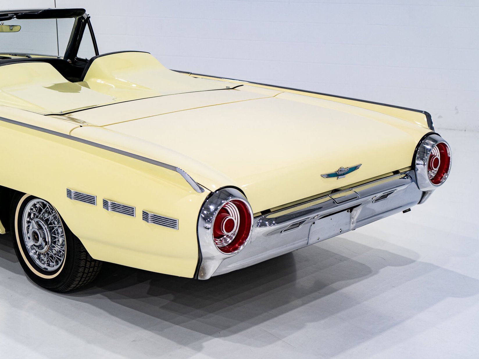 Ford Thunderbird Beautifully Presented From Older Restoration with original bill of sale 1962 Jaune Montréal - photo #27
