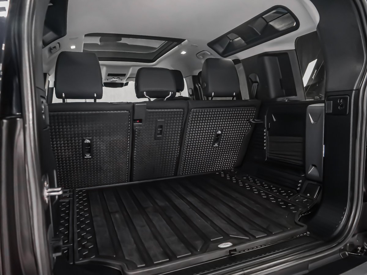 2025 Land Rover Defender S Green Montreal - photo #10