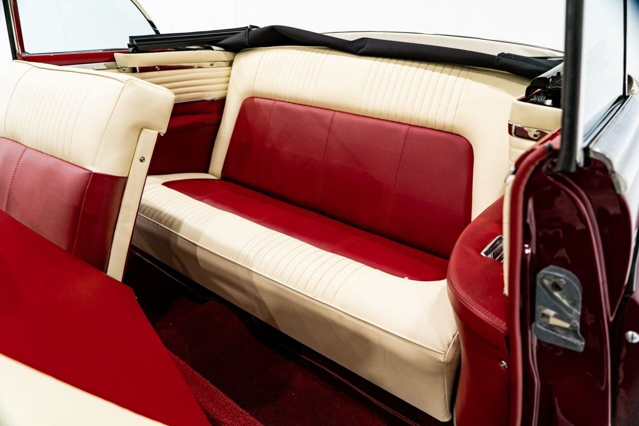 1953 Oldsmobile 98 PRIX EN USD | Convertible Beautifully Presented from complete Restoration Red Montreal - photo #54