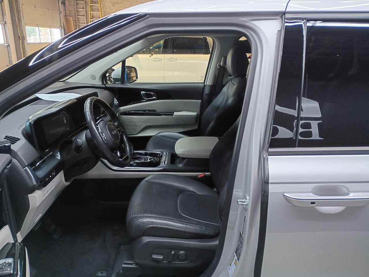 2023 Kia Carnival Silver Blainville - photo #20