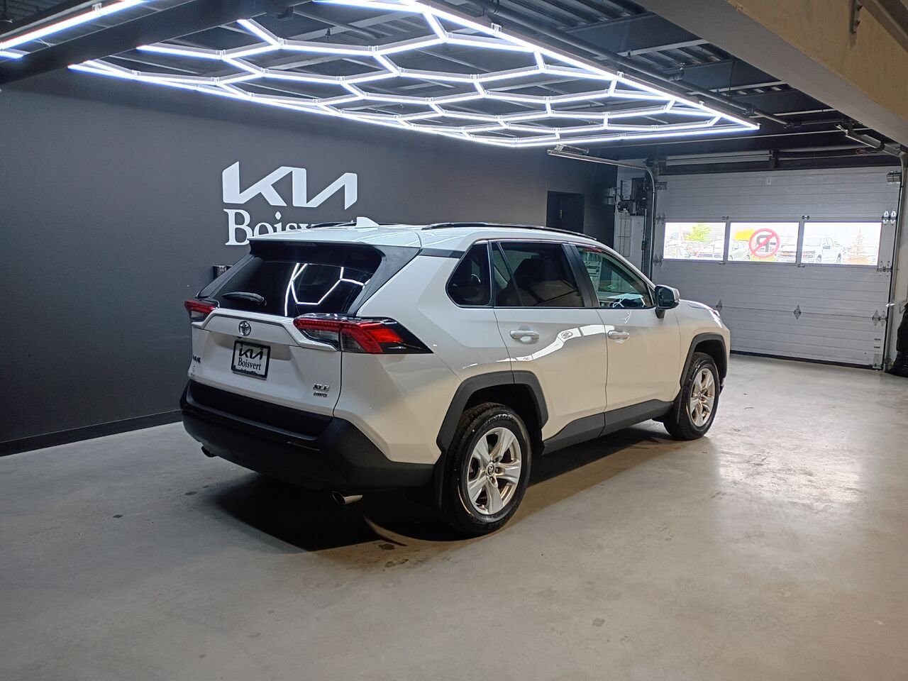 2021 Toyota RAV4 White Blainville - photo #5